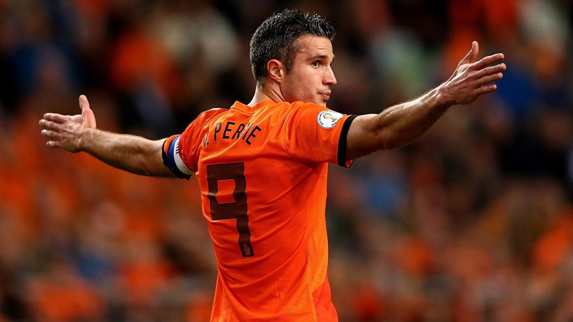 凯恩考虑巴萨:15场22球,违约金6500万欧元,或接棒莱万于明年,巴萨买凯恩